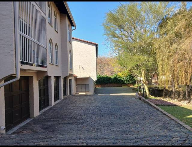 2 BEDROOM TOWNHOUSE FOR SALE IN SOUTH CREST